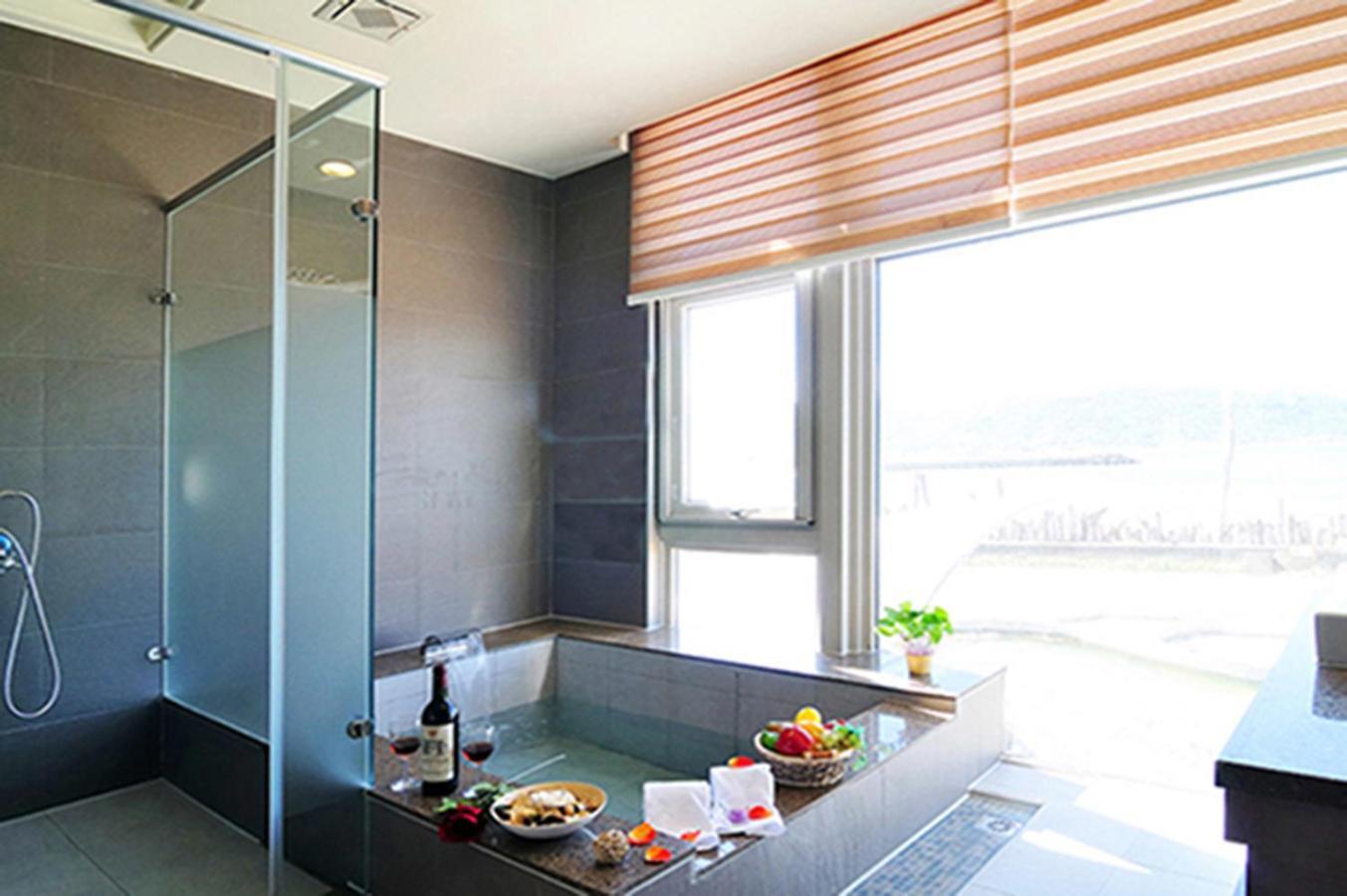 Jinshan Sakura Bay Hot Spring Hotel Buitenkant foto