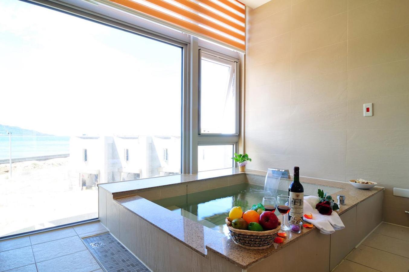 Jinshan Sakura Bay Hot Spring Hotel Buitenkant foto